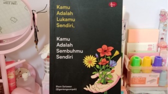 Ulasan Buku Kamu Adalah Lukamu Sendiri: Sebuah Usaha Menyembuhkan Luka dari Pengalaman Pahit