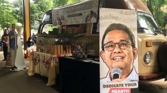 Dapat Kiriman Food Truck, Anies Terharu Lihat Kreatifnya Anak Muda Pendukung AMIN