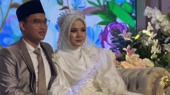 Bucin Usai Menikah, Ning Chasna Ceritakan Momen Spesia Pertama Kali Bertemu Gus Sunny: Bikin Netizen Baper