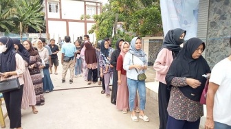 Ringankan Beban Warga, Relawan Prabowo-Gibran Gelar Bazar Sembako Murah Di Taman Sari