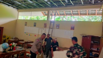 Atap SD Negeri Terban Roboh Usai Diguyur Hujan Selama Tiga Hari, Sejumlah Siswa Terluka Akibat Tertimpa Plafon