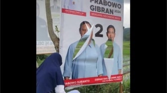 Viral Cewek Perbaiki Baliho Prabowo-Gibran yang Rusak: Ya Wajar Lah