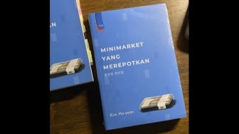 Ulasan Buku Minimarket yang Merepotkan, Kisah Tunawisma Jujur yang Penuh Misteri