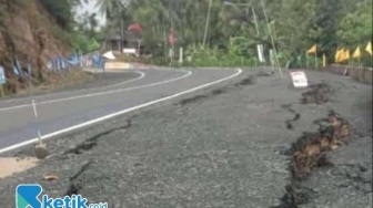 Ngeri! Detik-detik Jalan di Pacitan Ambles, Sempat Terdengar Suara Gemuruh