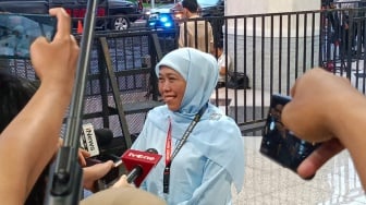 Hari Pertama Masuk TKN, Khofifah Langsung Kasih Support Gibran di Arena Debat Keempat Pilpres 2024