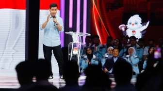 Gibran Tampil Menyerang Gunakan Gimmick ke Mahfud MD dan Cak Imin: Bentuk Balasan Saat Prabowo Diserang?