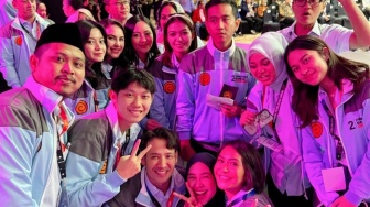 OOTD Selebriti Kenakan Barang Branded di Debat Cawapres 2024: Dari Azizah Salsha Hingga Aurel Hermansyah!