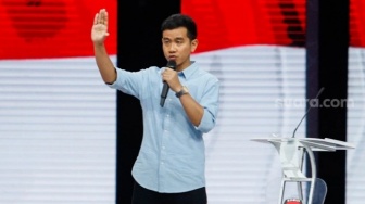 Nilai Ijazah Gibran Rakabuming Viral, Benarkah Nilainya Setara IPK 2.3 Jika Kuliah di Indonesia?