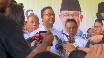 Anies Balas Sindiran Gibran Pakai Botol Plastik Saat Debat Cawapres: Mungkin Terima Bisikannya Salah Itu