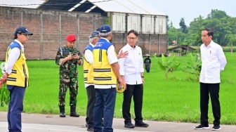 Presiden Jokowi Ungkap Perbaikan Jalan Solo-Purwodadi Tak Pernah Beres, Sindir Gubernur Jateng Sebelumnya?