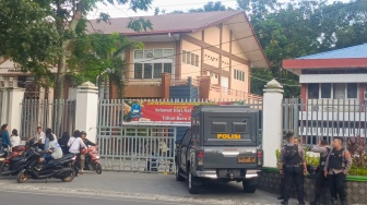 Ricuh Antar Mahasiswa di Kampus Nommensen Medan, Kaca Biro Pecah