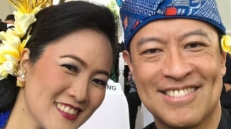 5 Potret Kebersamaan Tom Lembong dan Istri yang Ternyata Teman Satu SMP