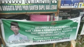 Beredar Spanduk Keluarga Besar Kemenag Lebak dan Pandeglang Dukung Caleg DPR RI: Merusak Demokrasi!