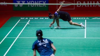 Pebulu tangkis Tunggal Putri Indonesia Gregoria Mariska Tunjung saat bertanding dengan Tunggal Putri Jerman Yvonne Li dalam babak 32 besar turnamen Indonesia Masters 2024 di Istora Senayan, Jakarta, Selasa (24/1/2024). [Suara.com/Alfian Winanto]