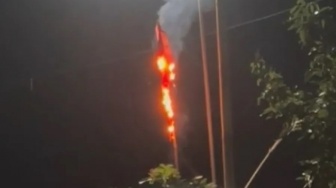 Heboh! Ketua RT di Malang Bakar Bendera PDI Perjuangan