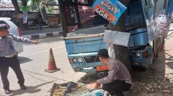 Bus Plat Merah Angkut Pelajar MTs Tabrak Pohon, Sopir Diduga Terkena Serangan Jantung