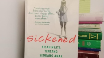 Review Novel Sickened: Kisah Nyata Mengerikan yang Dialami Seorang Anak