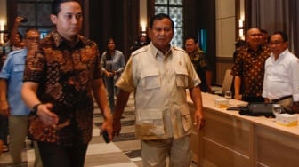 Calon Presiden nomor urut 2 Prabowo Subianto saat Kunjungi kantor Konferensi Waligereja Indonesia (KWI) di Jakarta, Jumat (26/1/2024). [Suara.com/Alfian Winanto]