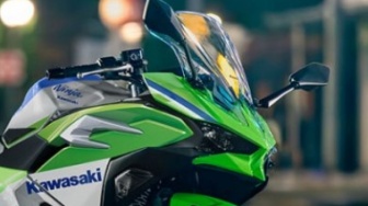 Rayakan Ulang Tahun, Kawasaki Hadirkan Motor dengan Model Spesial