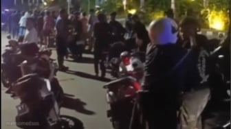 Nyesek! Anak Ikut Balap Liar, Emak-emak Ngamuk: Mamamu Jualan di Pasar Kasihan