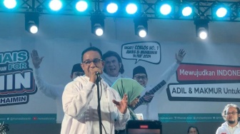 Dapat Dukungan 'Satria Bergitar', Anies Baswedan: di Sana Punya Bansos, di Sini Punya Rhoma Irama