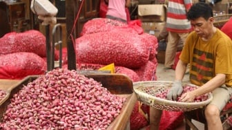 Perhatian Emak-emak! Harga Bawang Merah Lagi Ngamuk Jadi Rp 42.000/kg
