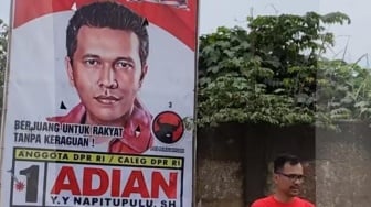 Rekam Jejak Aktivisme Adian Napitupulu di Masa Orba, Sering Kabur Karena Takut Ditangkap Pemerintah