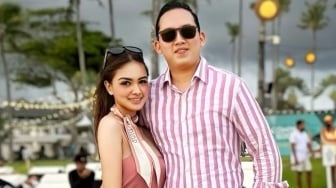 9 Potret Afnan Feby, Kekasih Rizky Irmansyah yang Tak Kalah Cantik dari Nikita Mirzani