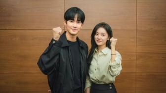 Kim Soo Hyun dan Kim Ji Won Lakukan Pembacaan Naskah Drama Queen of Tears