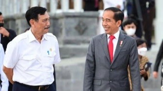 Jokowi Ngeluh Kehilangan Rp180 T Gegara WNI Berobat ke Luar Negeri, Momen Luhut Jalani Perawatan di Singapura Digunjing