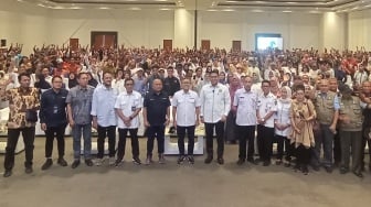 Pedagang Pasar di Solo Teriak Dukung Prabowo Subianto, Zulkifli Hasan: Saya Nggak Kampanye Lho