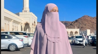 Bercadar Saat Umrah, Titi Kamal Ungkap Peran Sahabat di Baliknya: Terima Kasih..