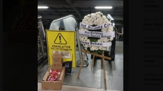Viral Karangan Bunga "100 Hari Wafatnya Eskalator Stasiun Bekasi", Buntut Kerusakan Tak Kunjung Diperbaiki