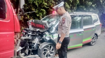 Kronologi Kecelakaan Maut Antara Ambulans dan Truk Box di Jalan Trans Kalimantan