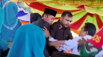 Bikin Malu! Bupati-Wakil Bupati Rokan Hilir Cekcok Nyaris Adu Jotos di Acara Pelantikan