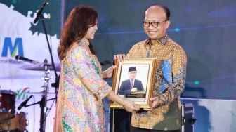 Aktif Sebagai Birokrat dan Akademisi, Sekjen Kemnaker Raih Penghargaan The Indonesian Next Leader