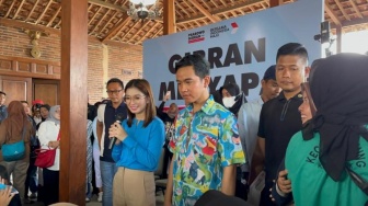 Gaya Selvi Ananda Kampanye di Pasar Kemiri Depok Disorot: Mbokya Dibeliin Sepatu Mas Gibran