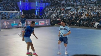 Tanding Fun Futsal Bareng Artis dan Mantan Atlet, Raut Ceria Gibran Jadi Sorotan