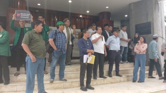Sampaikan Petisi Manifesto Penyelamatan Bangsa Civitas Unand Padang Turun ke Jalan