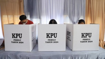 Kenapa KPU Larang Warga Gunakan HP di Bilik Suara?