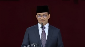 Anies Sebut Bansos Harus Lewat Birokrasi, Bukan Diberikan di Pinggir Jalan