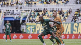 BRI Liga 1: Diwarnai Hujan Kartu, Persebaya Sukses Taklukkan Bhayangkara FC 1-0