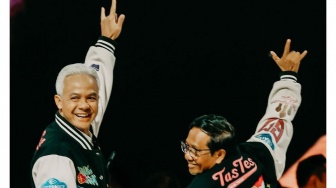 Makna Lain Jaket Varsity yang Kerap Dipakai Ganjar Saat Debat Diungkap Sosok Ini