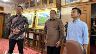 Momen Gibran Disambut SBY dan AHY saat Kunjungi Cikeas