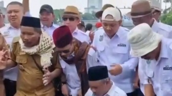 Girang Revisi UU Desa soal Perpanjangan Masa Jabatan Dikabulkan DPR, Para Kades Sujud Syukur!