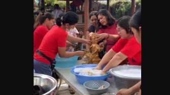 Imlek di Bali: Tradisi Pembersihan Vihara Dharmayana Kuta Menjadi Pemandangan Menarik dan Penuh Makna