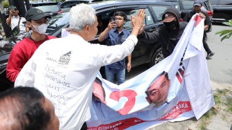 Ganjar Pranowo Ajak Makan Pendukung Prabowo, Warganet Nilai Setingan