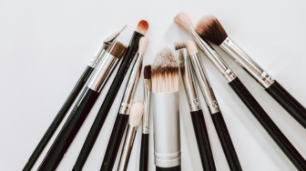 4 Rekomendasi Brush Makeup Lokal Terbaik, Cocok untuk Pemula