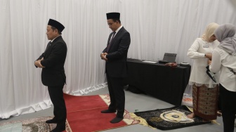 Heboh! Salat Berjamaah Anies-Cak Imin Dikritik, Netizen Perdebatkan Posisi Makmum