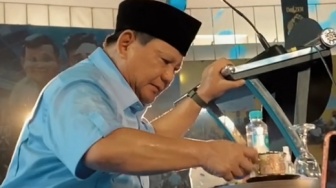 Bikin Kagum Massa Pendukung, Prabowo Subianto Tunjukkan Sunnah Rasul